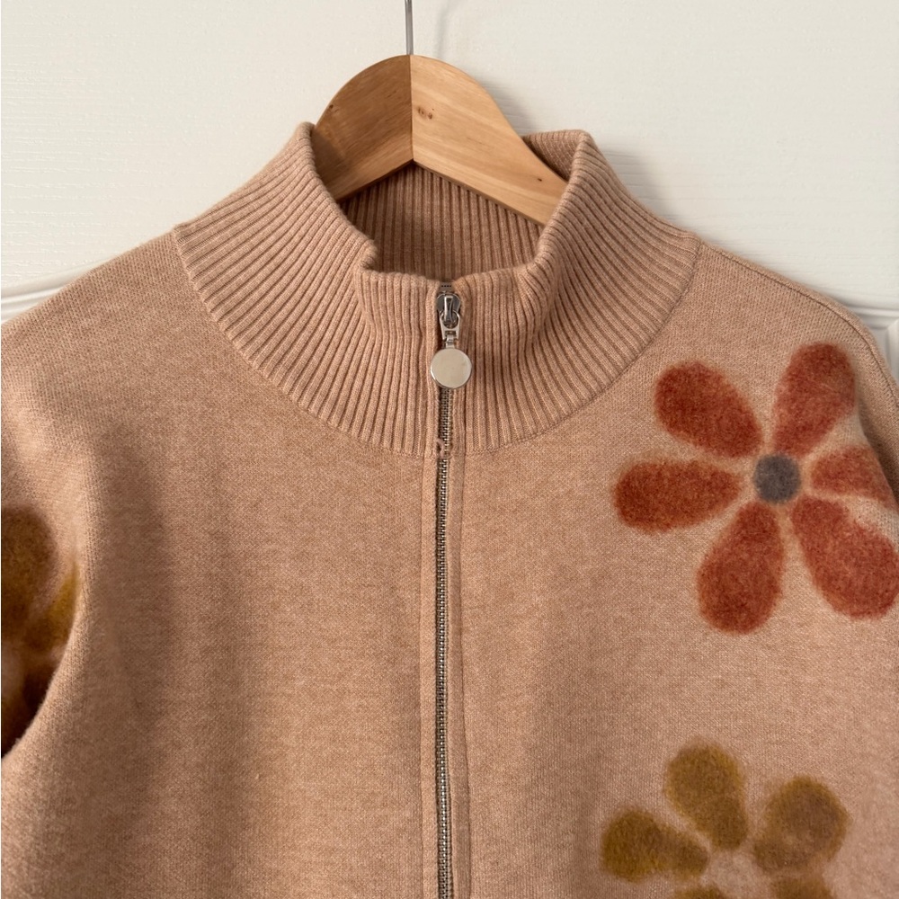 Sioni Tan Sweater with Floral Accents medium - Picture 4 of 6